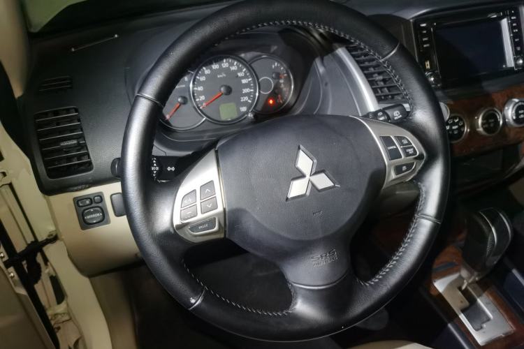 Used Mitsubishi Pajero Sport 2013 3.0L Automatic Two-Wheel Drive Luxury Edition
