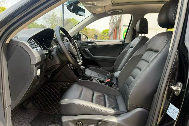 Used Volkswagen Tiguan L 2021 330TSI Automatic Two-Wheel Drive Smart Edition Interior 3