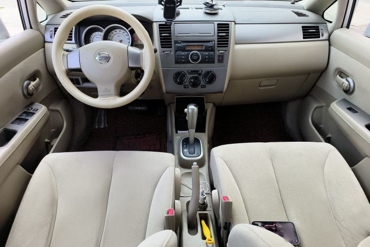 Used Nissan Tiida 2008 1.6L Automatic Fashion Edition Center Console