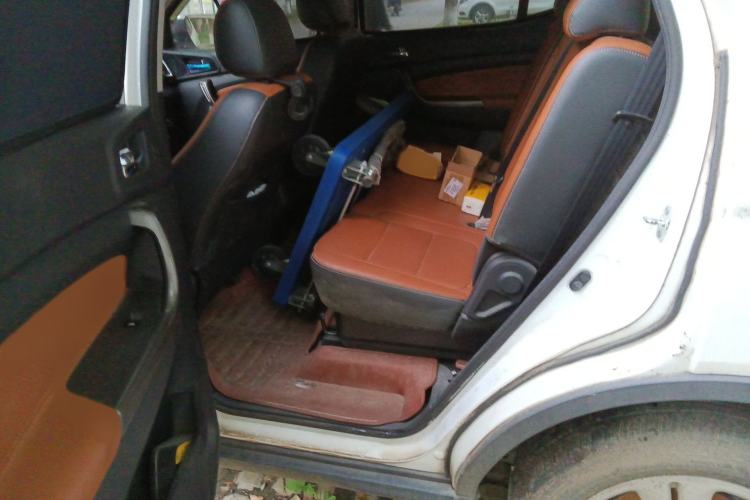 Used CHANGAN OSHAN CX70 2016 1.6L Manual Luxury Model Interior 4