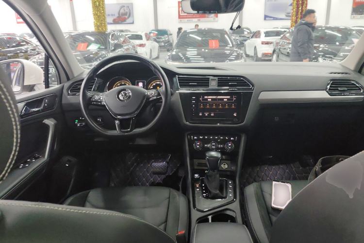 Used Volkswagen Tiguan L 2019 Revised 330TSI Automatic Two-Wheel Drive Smart & Luxury Edition China VI Standard
