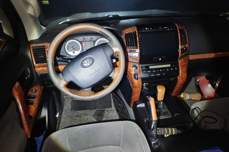 Used Toyota Land Cruiser 2015 4.0L V6 Middle East Low-Trim Version
