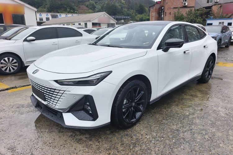 Used Changan UNI-V 2025 1.5T 500Bar High-Energy Version