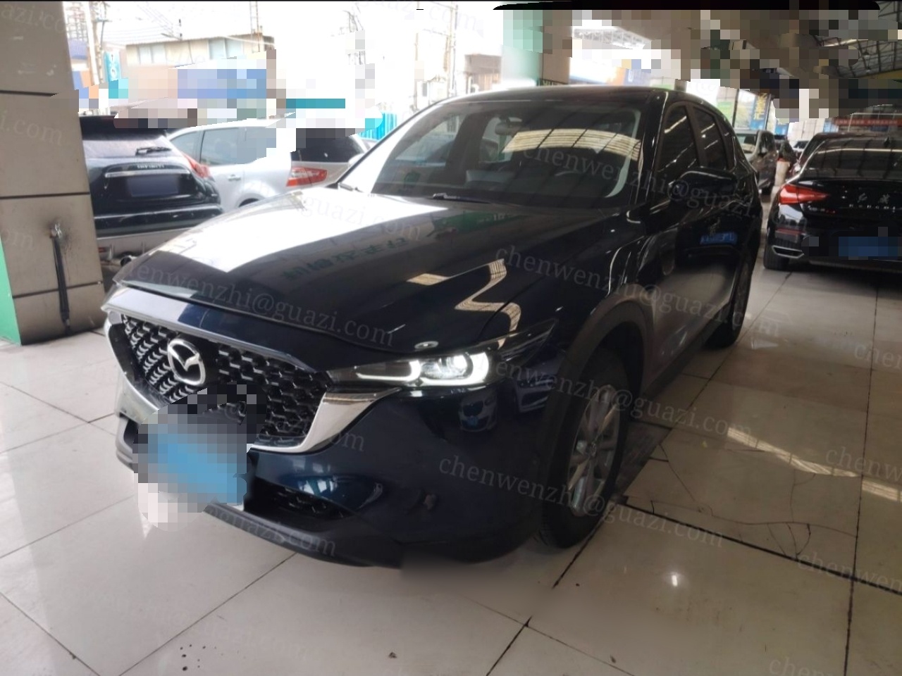 تحت مقدمة السيارة