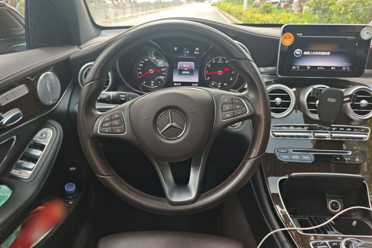 Used Mercedes-Benz GLC 2017 GLC 260 4MATIC Dynamic Edition Steering Wheel