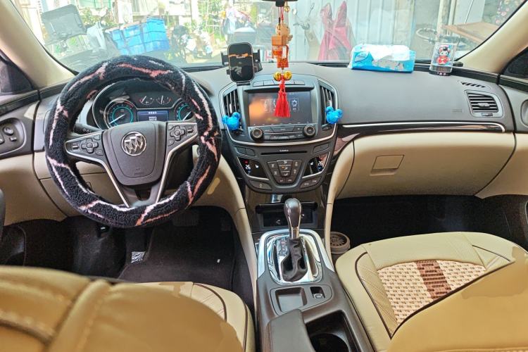 Used Buick Regal 2015 2.0L Elite Fashion Edition Center Console