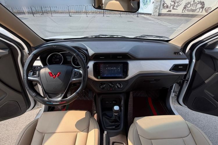 Used Wuling Hongguang 2021 1.5L Facelifted S Comfort Version with Electric Power Steering LAR Interior 2