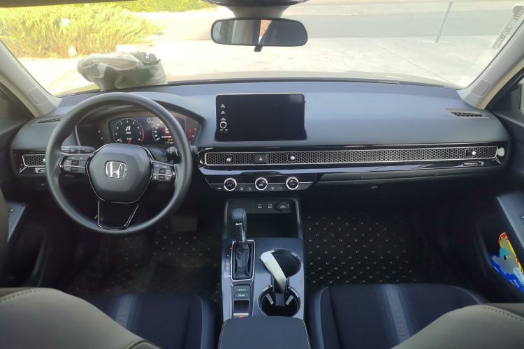 Used Honda Civic 2025 240TURBO CVT Smart & Fun Plus Center Console