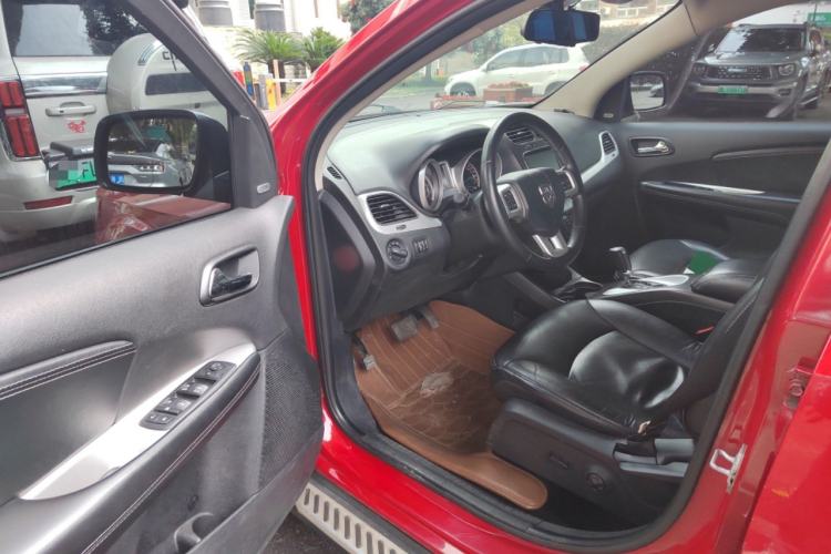 Used Dodge Journey 2013 2.4L Two-Wheel Drive Luxury Version