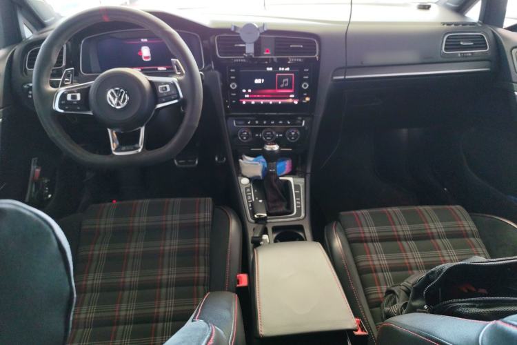 Used Volkswagen Golf GTI 2018 2.0 TSI GTI Center Console