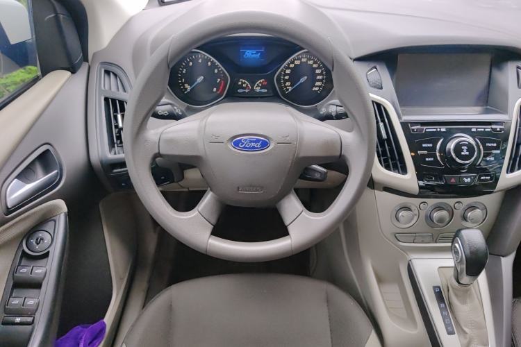 Used Ford Focus 2012 Sedan 1.6L Automatic Comfort Model Steering Wheel