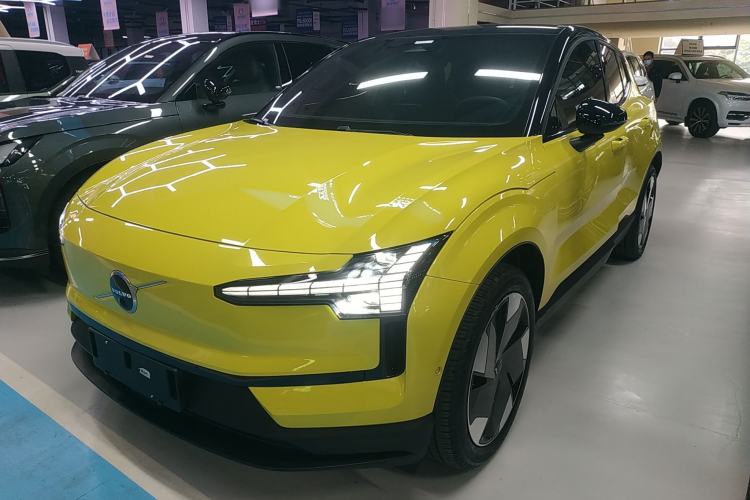 Used Volvo EX30 2025 Rear-Drive Long-Range Version Ultra