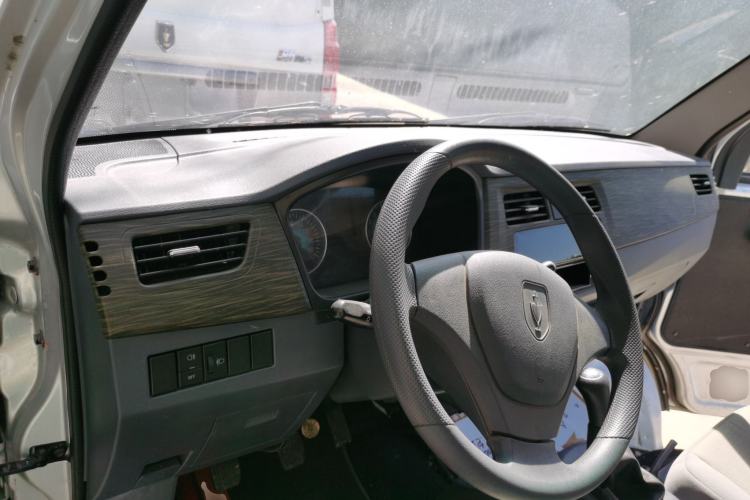 Used Jinbei Hiace X30 2024 1.5L Champion Edition Passenger Vehicle 5/6/7 Seats Center Console