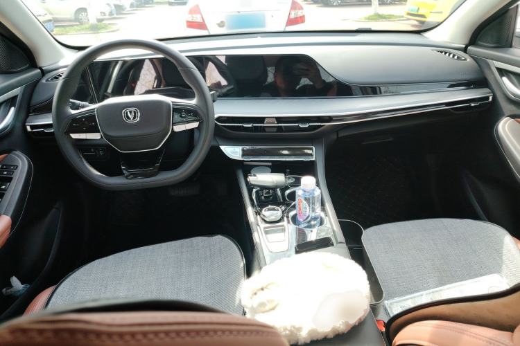 Used CHANGAN Eado 2023 Changan Edition PLUS Blue Whale NE 1.4T GDI DCT Prestige Version Center Console