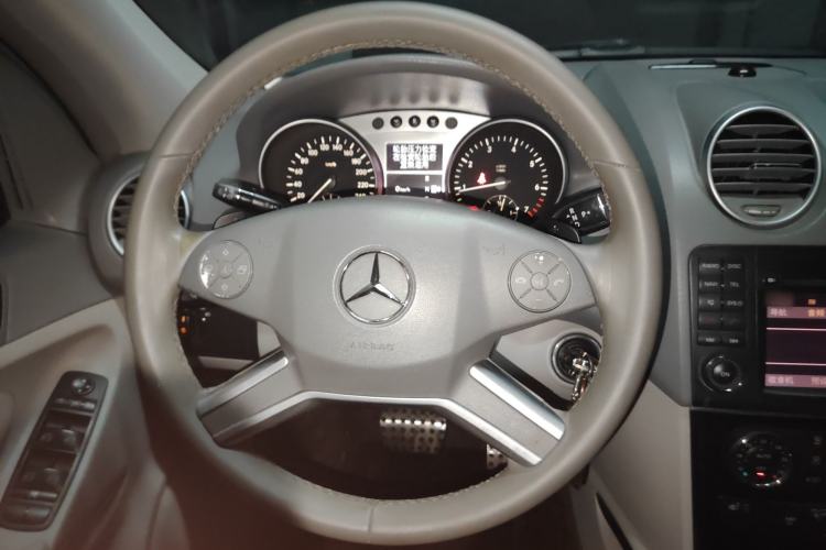 Used Mercedes-Benz M-Class 2010 ML 300 4MATIC