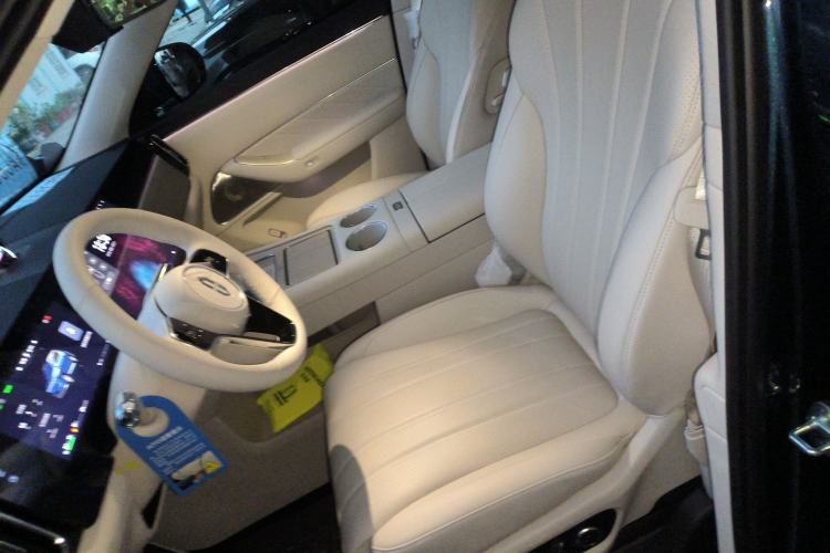 Used Hima AITO M8 2025 Extended-Range Ultra Version 53.4 kWh 6-Seater Edition Left Front Seat