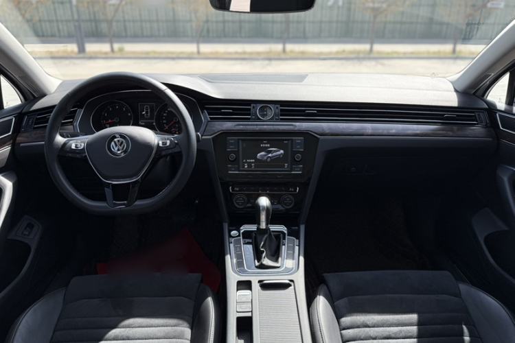 Used Volkswagen Magotan 2018 330TSI DSG Luxury Model Interior 3