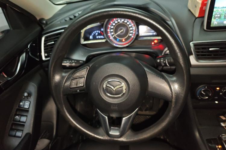 Used Mazda 3 Axela 2014 Sedan 1.5L Automatic Comfort Model
