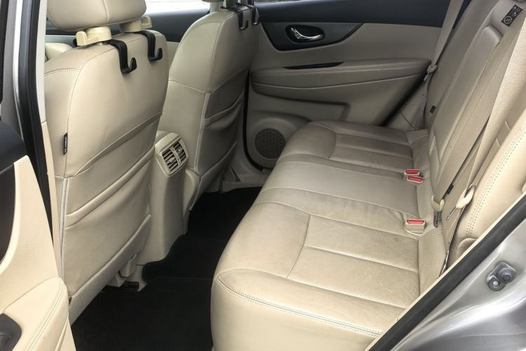 Used Nissan X-Trail 2014 2.0L CVT Smart Edition 2WD Interior 3