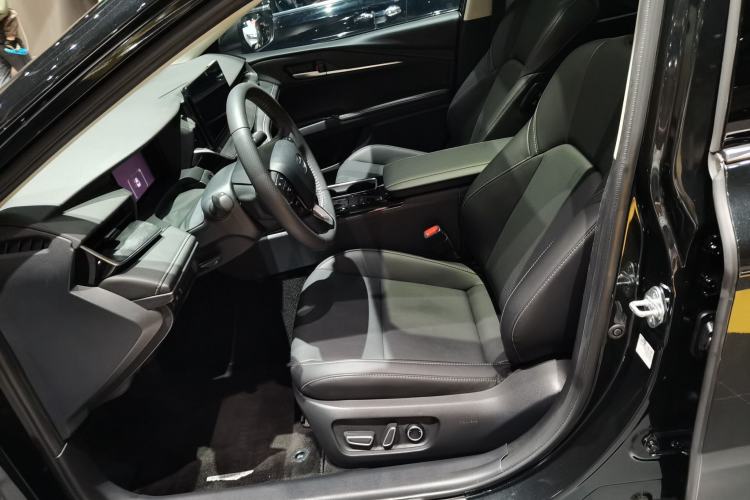 Used Toyota Camry 2024 Dual-Motor 2.0 HGVP Luxury Edition