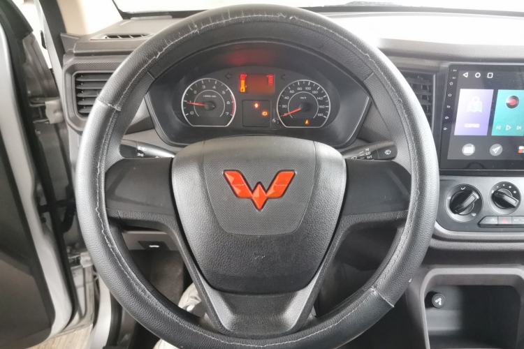 Used Wuling Hongguang V 2022 1.5L Jingqu Edition Enclosed-Window Vehicle with Electric Power Steering LAR
