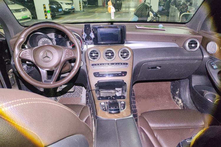 Used Mercedes-Benz GLC 2019 GLC 300 L 4MATIC Dynamic Model Center Console