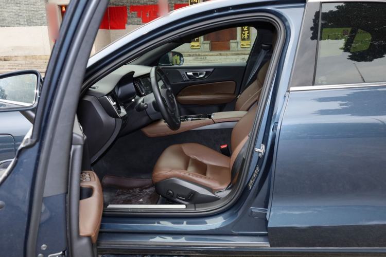 Used Volvo S60 New Energy 2022 T8 eDrive Hybrid All-Wheel Drive Smart Luxury Edition Interior 10