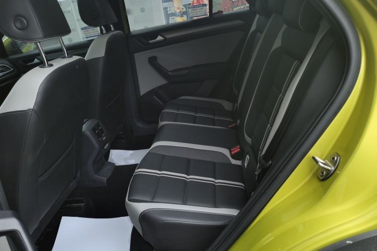 Used Volkswagen T-ROC 2023 300TSI DSG Two-Wheel Drive Starlight Edition
