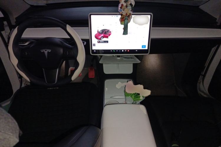 Used Tesla Model Y 2021 Standard Range Rear-Wheel Drive Version Center Console