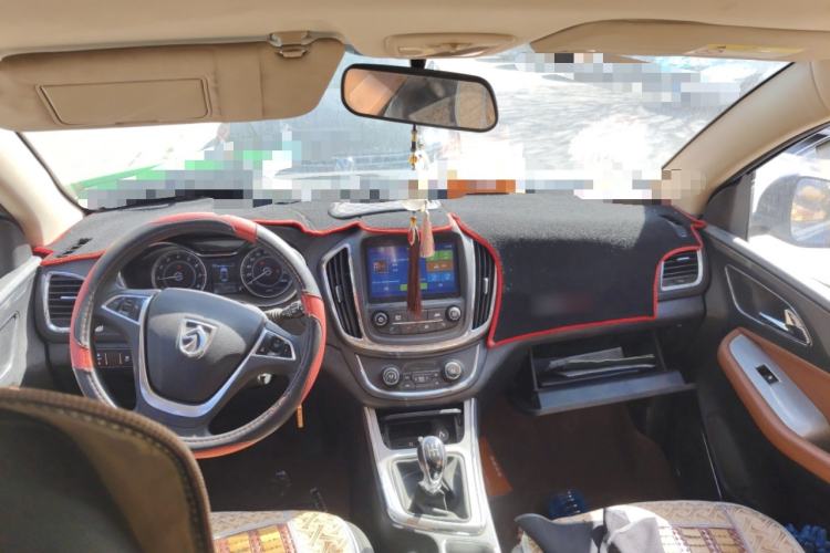 Used Baojun 560 2015 1.8L Manual Elite Edition Center Console
