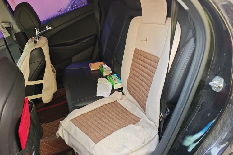 Used Hyundai Tucson 2015 2.0L Automatic Two-Wheel Drive Smart Version
