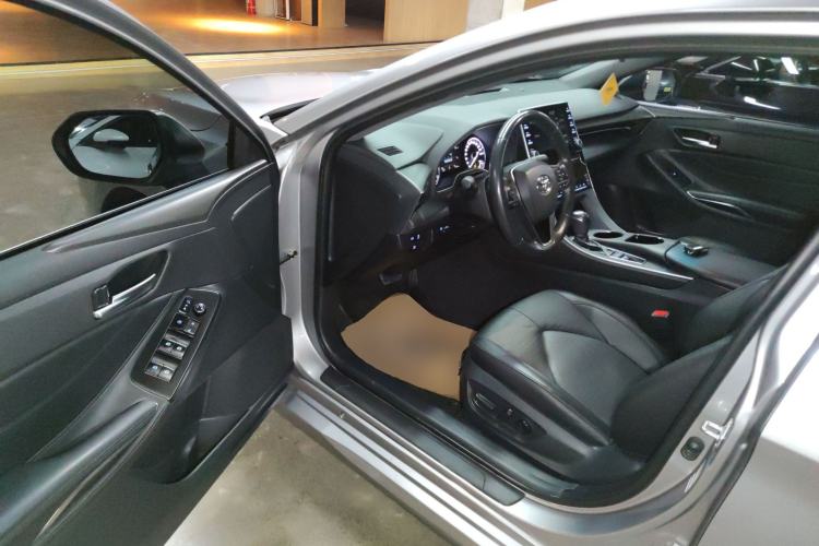 Used Toyota Avalon 2019 Dual-Engine 2.5L Luxury Edition China VI Standard