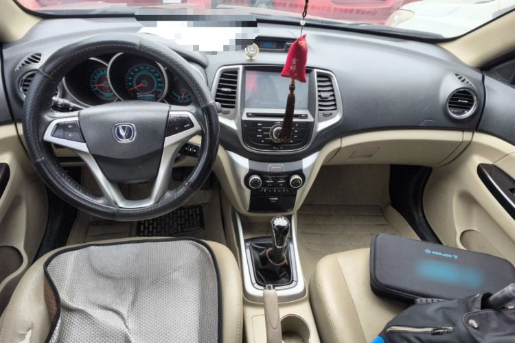 Used CHANGAN Eado 2013 1.6L Manual Luxury Model China V Standard Center Console