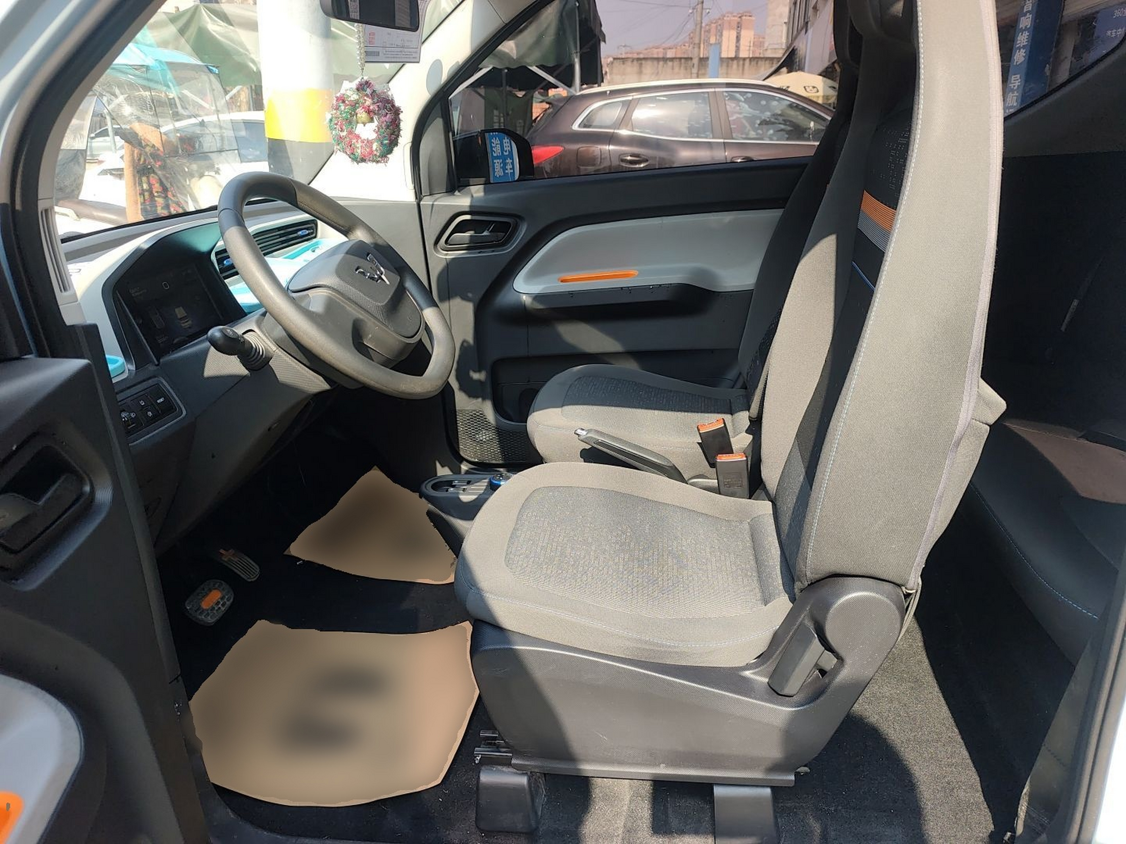 Переднее сиденье в автомобиле