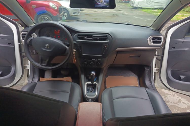 Used Peugeot 301 2014 1.6L Automatic Comfort Edition Center Console