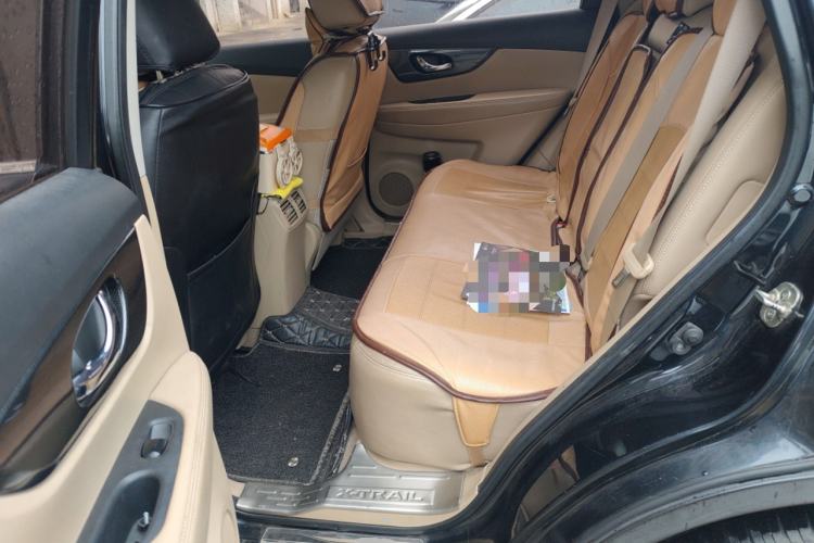 Used Nissan X-Trail 2014 2.5L CVT Leading Edition 4WD
