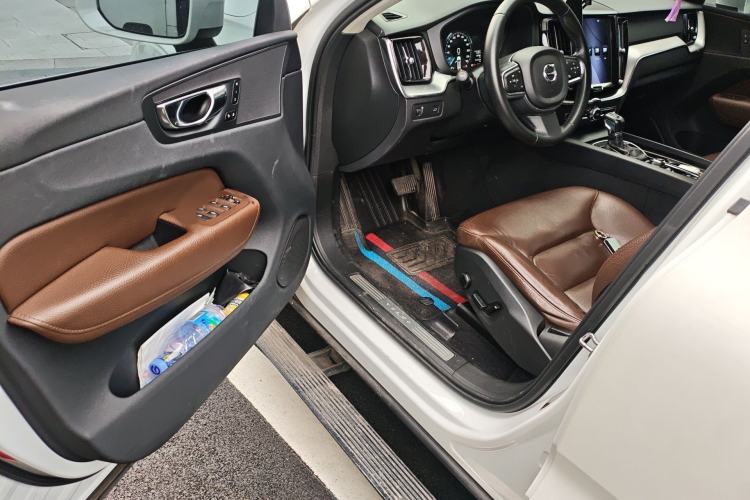 Used Volvo XC60 2019 T5 4x4 Smart Edition China V Standard Interior 3