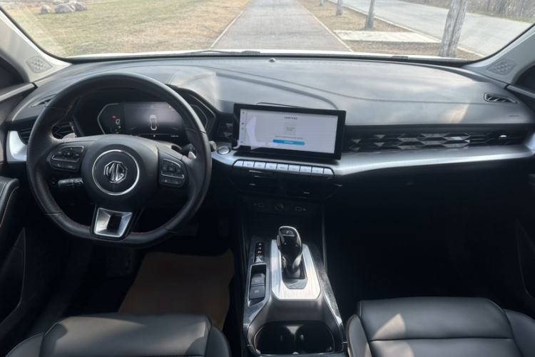 Used MG 5 2022 300TGI DCT Chao Yue Luxury Edition