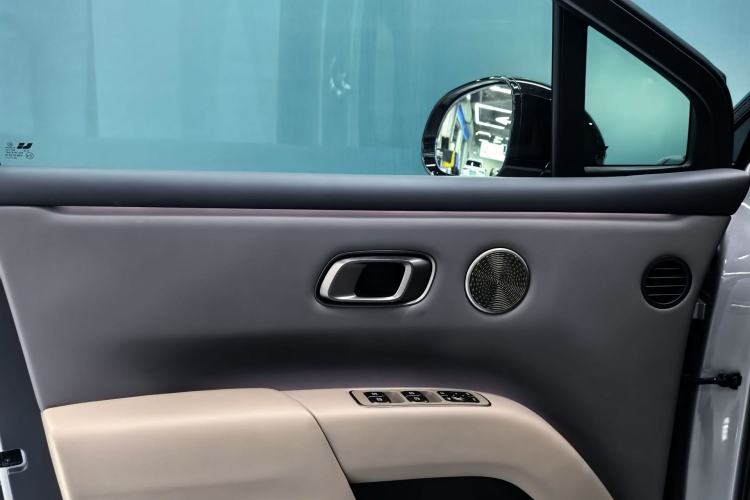 Used Li Auto i8 2025 Model Standard Version
