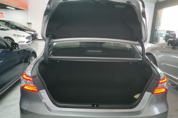 Used Toyota Camry 2021 2.0G Luxury Edition
