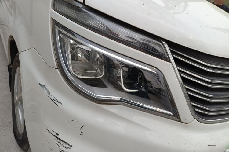 Used FORTHING Lingzhi 2019 M5L 1.6L 7-Seater Luxury Model China VI Standard Right Front Headlight