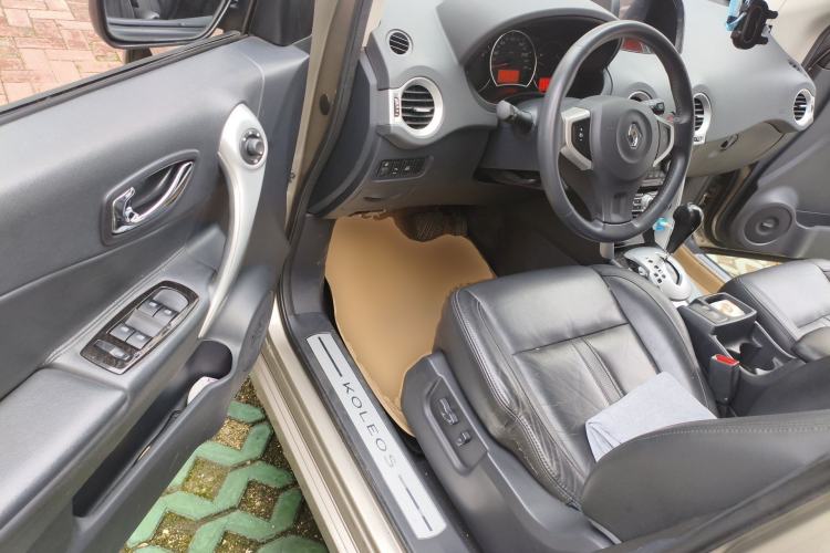 Used Renault Koleos 2010 2.5L Two-Wheel-Drive Luxury Version