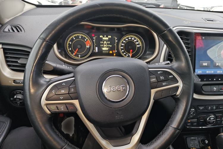 Used Jeep Cherokee 2016 2.4L Leading Edition
