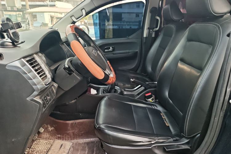 Used Jinbei Gold Hiace 2023 1.5L Passenger Van Travel Lion 5/6/7-Seater with Central Air Conditioning Left Front Seat