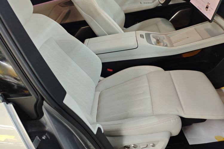 Used ONVO L60 2024 60 kWh Rear-Drive Version Right Front Seat