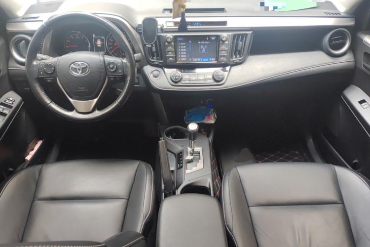 Used Toyota RAV4 2018 2.5L Automatic 4x4 Elite i Edition Center Console