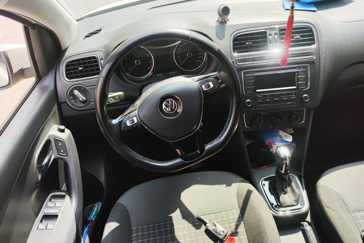 Used Volkswagen Polo 2016 1.6L Automatic Comfort Model Steering Wheel