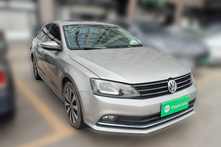 Used Volkswagen Sagitar 2015 230TSI Automatic Comfort Version Front Right 45 Deg