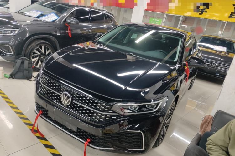 Used Volkswagen Passat 2022 330TSI Starry Luxury Edition – Exclusive Special Edition
