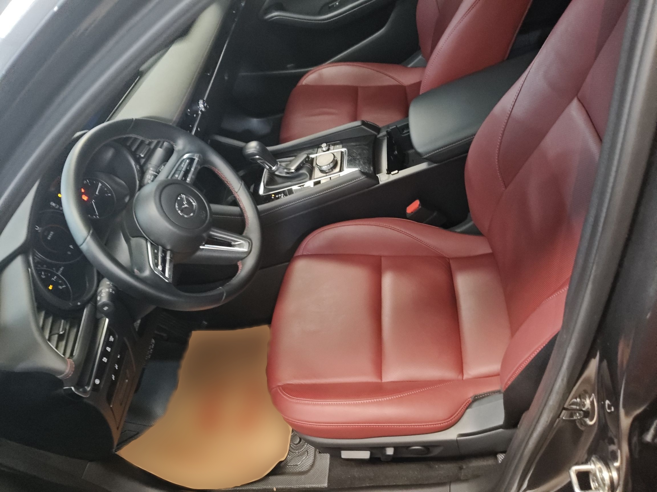 Переднее сиденье в автомобиле